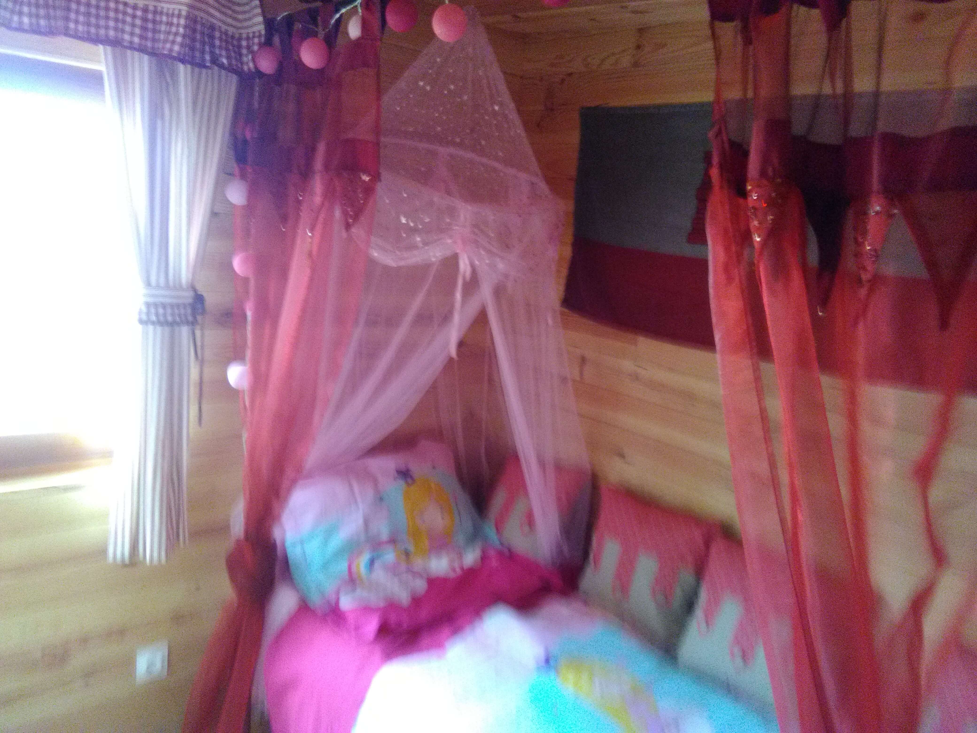 Photo de CITEE MEDIEVALE AVEC HEBERGEMENTS INSOLITES CHATEAU EN BOIS, MAISON DE SORCIERE ET CABANE DES ELFES