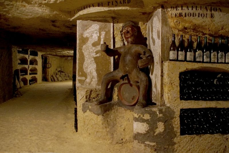 Photo de VISITE GUIDÉE DES CAVES TROGLODYTES ET DÉGUSTATION DES VINS