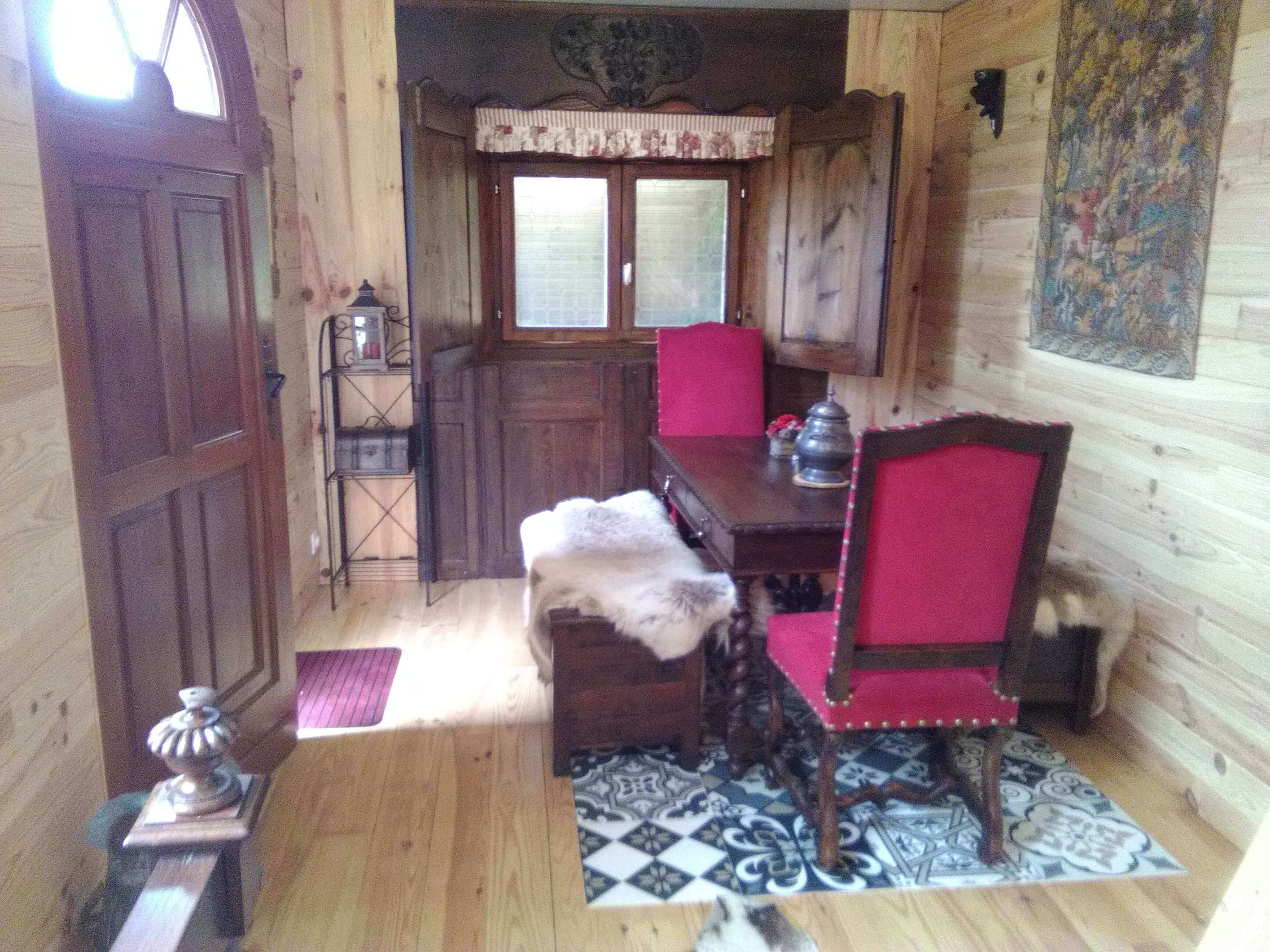 Photo de CITEE MEDIEVALE AVEC HEBERGEMENTS INSOLITES CHATEAU EN BOIS, MAISON DE SORCIERE ET CABANE DES ELFES