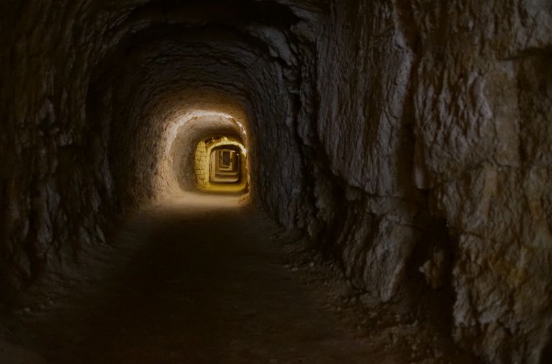 Photo de VISITE GUIDÉE DES CAVES TROGLODYTES ET DÉGUSTATION DES VINS